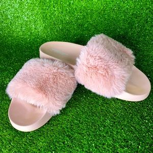 AMERICAN EAGLE  Fur Slides/Matching bag available